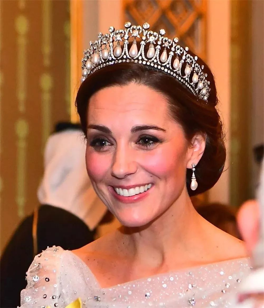 英国女王珠宝传奇,英国女王王冠上的宝石的传奇