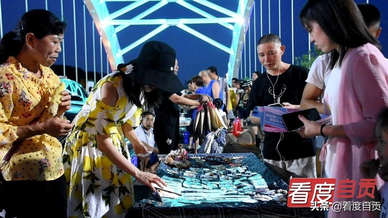 体验不一样的地摊经济,感受地摊经济呼吸别样的烟火味