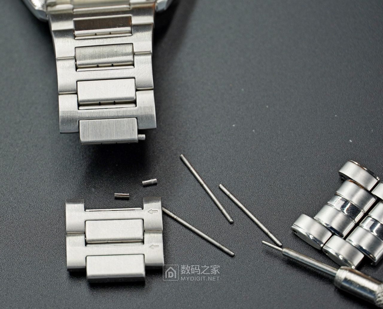 西铁城光动能手表h145开后盖,西铁城光动能手表黑盘视频评测