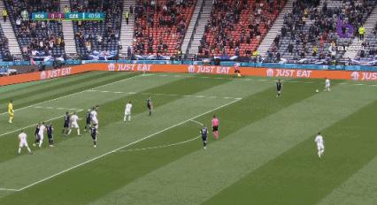 欧洲杯最佳进球捷克球星超远吊射,足球史十大经典进球2021欧洲杯