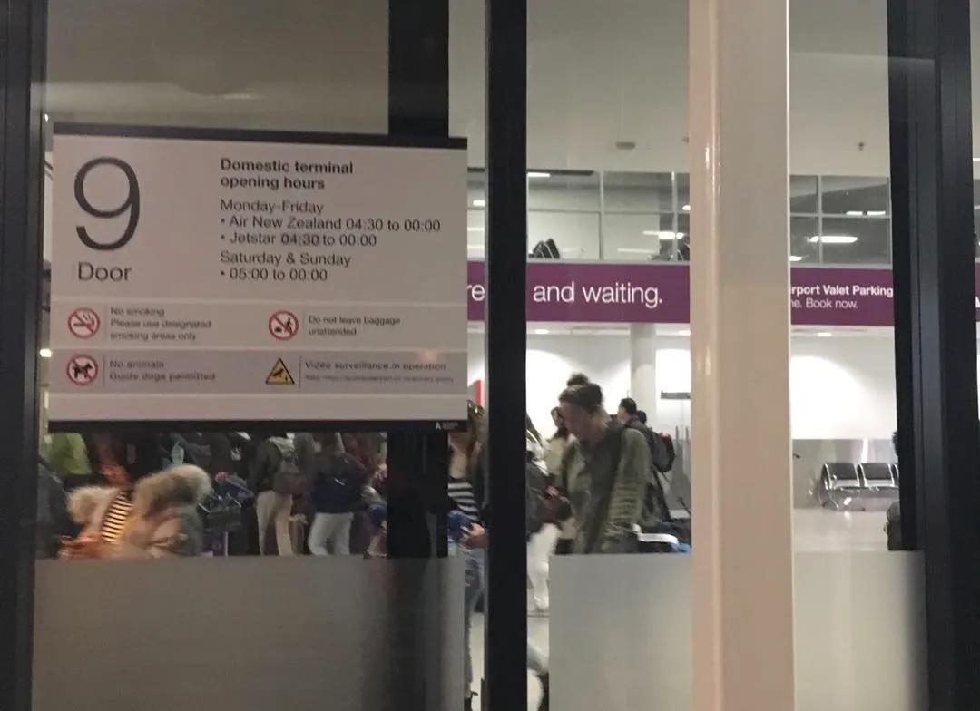 旅游回国入境要经历哪几关,第一次出国旅游需要注意什么