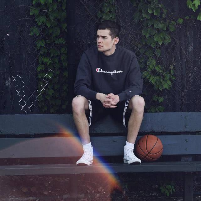 阿迪和耐克哪个鞋穿着最舒服,nike和阿迪达斯哪个更潮