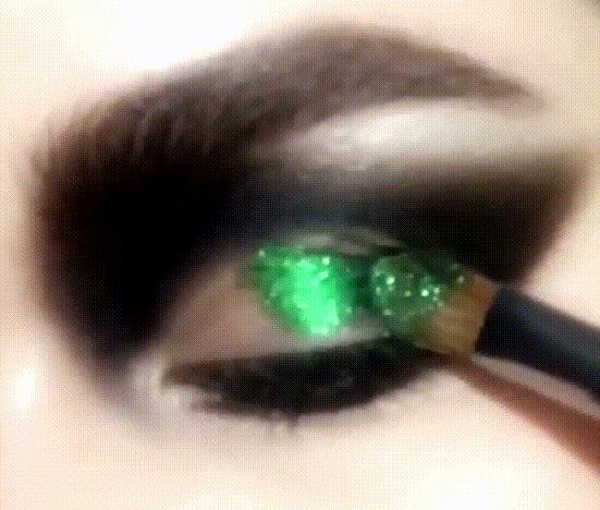 汤姆福特和迪奥哪个眼影盘好,汤姆福特20号眼影教程