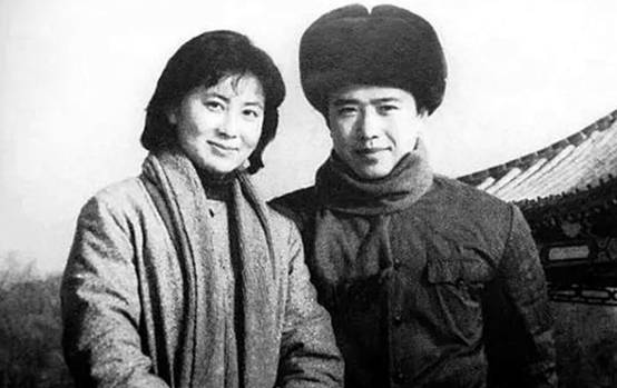 陈国军刘晓庆姜文三人照片,陈国军找姜文谈话