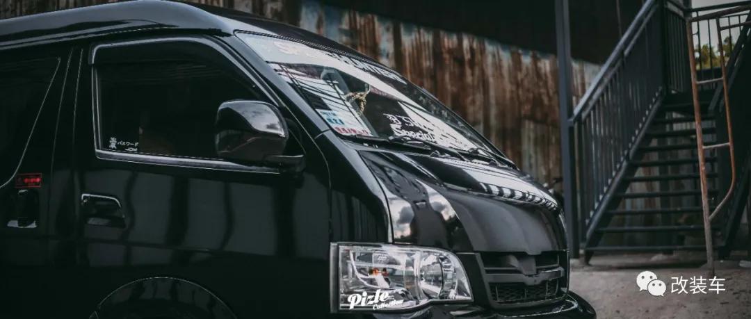 金杯海狮能推着么,金杯海狮可以坐几个人