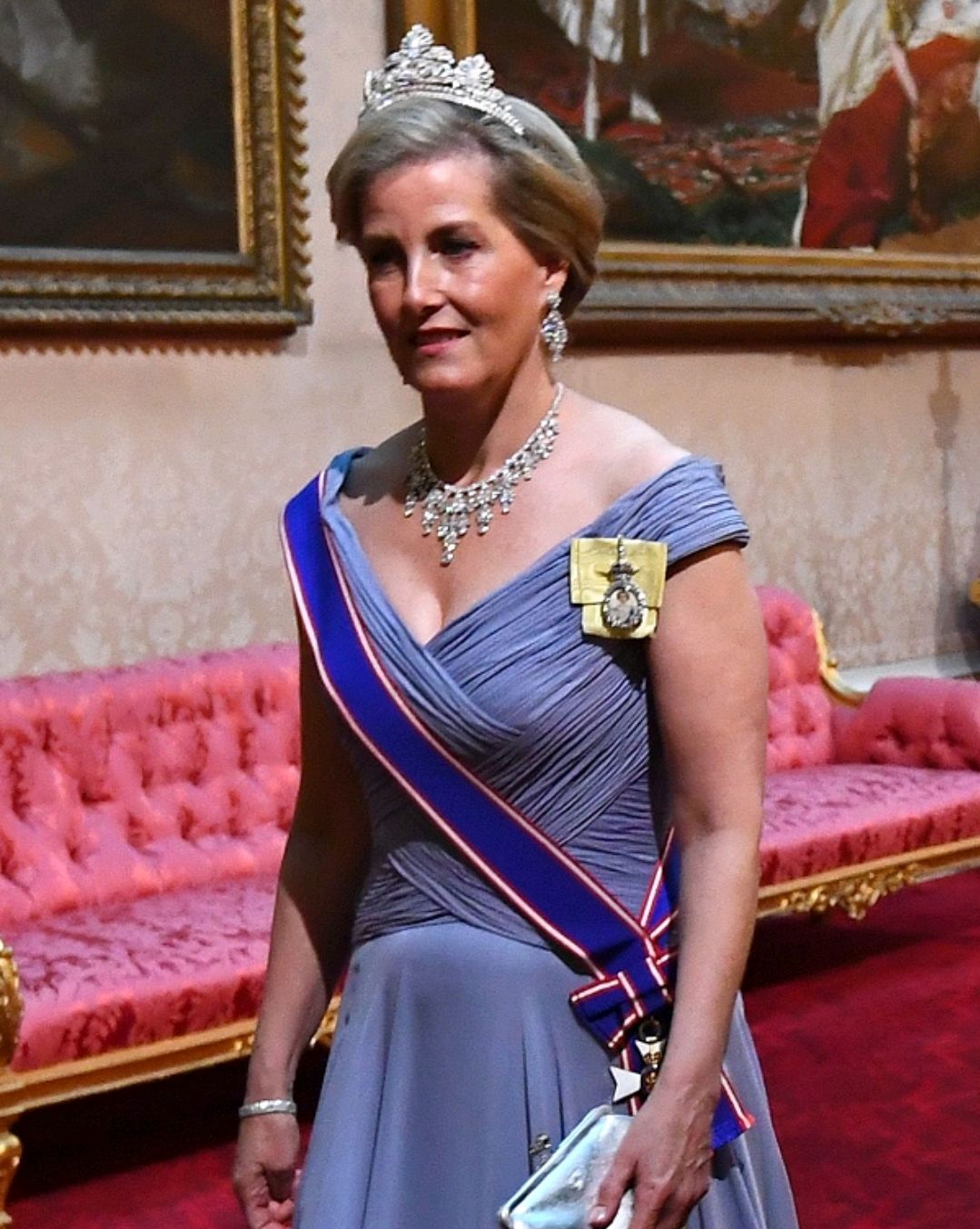 沙特王室送女王珠宝,英国王室的珠宝有多少