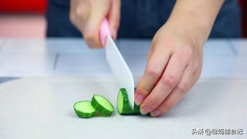 这道酥软的薄饼最适合宝宝吃,儿童早餐小卷饼