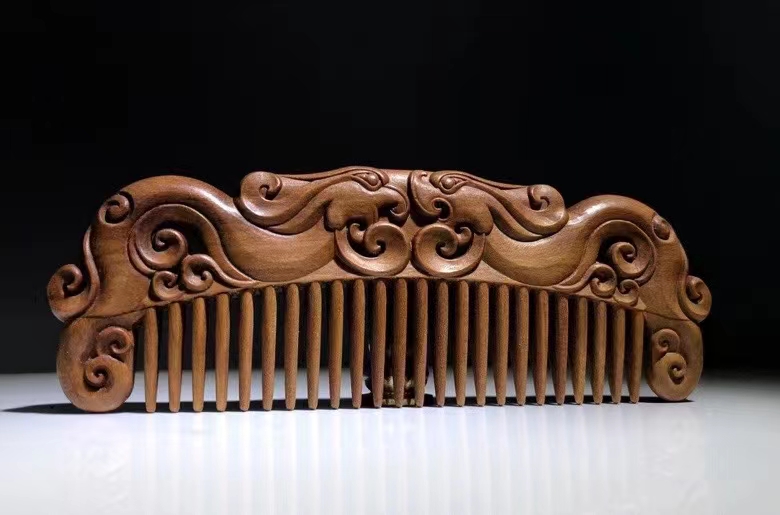 我以木梳顺青丝，了烦恼！老山檀香仿古龙木梳