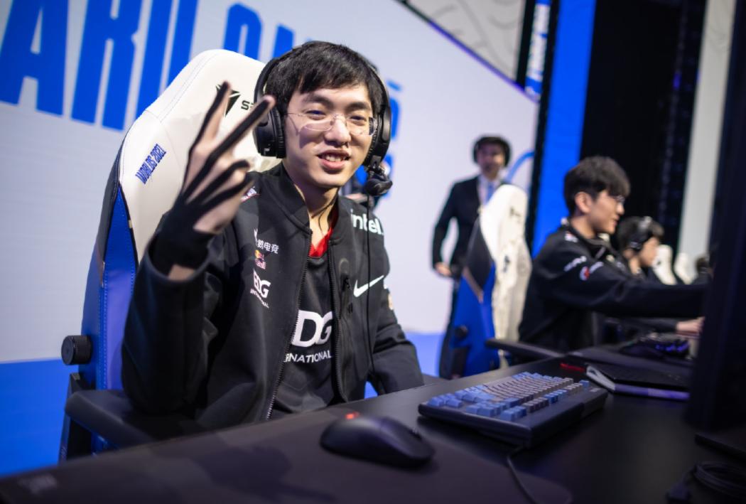 meiko棣栨瀵规垬edg鍚庡彴鑺辩诞,edg姣旇禌meiko澶氭榛戝睆