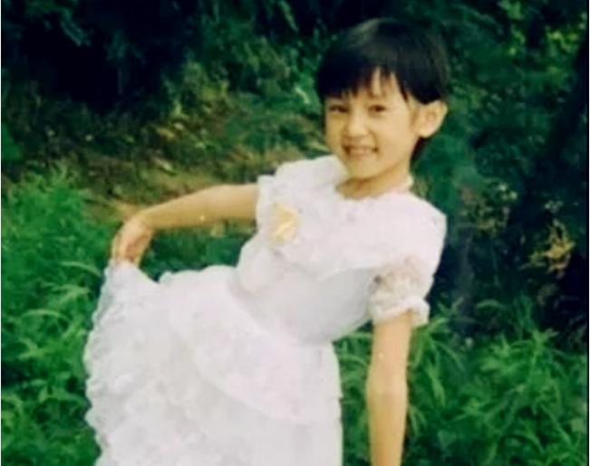 她原名叫王蒙蒙，王朔帮她进入娱乐圈，与刘涛、杨紫合作很愉快