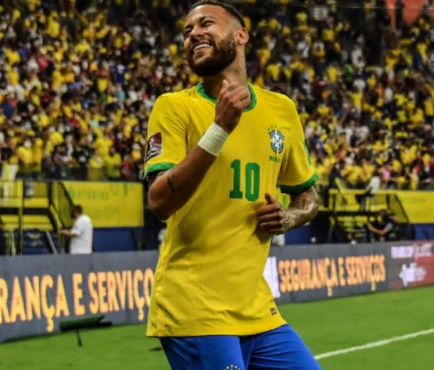 世预赛南美区积分榜，巴西第10胜，阿根廷1-0，3队只差1分争第3