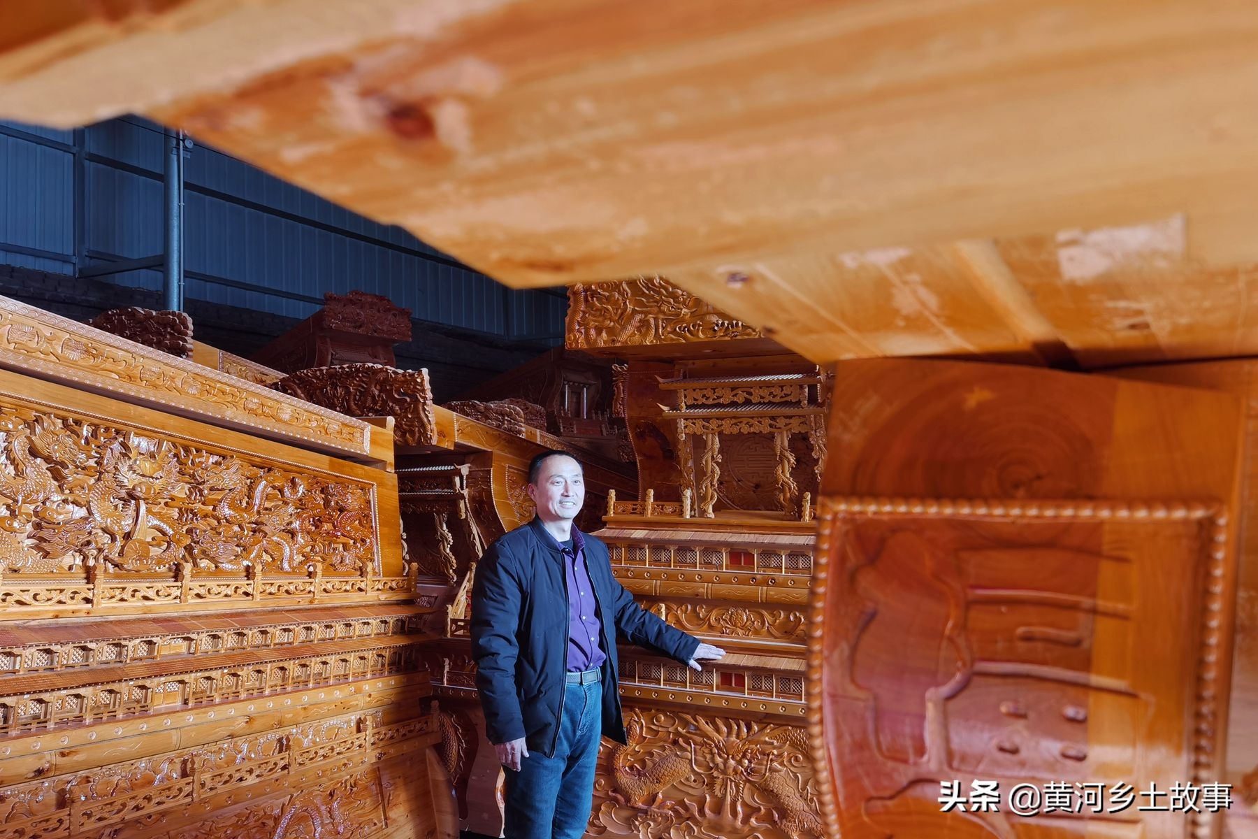 山西大哥做棺材视频,农村小伙做棺材