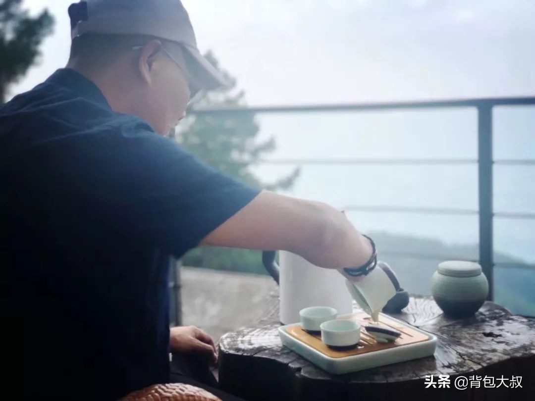 这个大叔有点料背包客主题酒店老板自媒体达人哪个身份才是他？