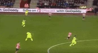 防守进球两手抓，为什么说范戴克是世界第一中卫？（深度分析）