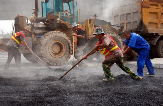 为什么中国马路都是水泥路,为什么中国的马路凹凸不平