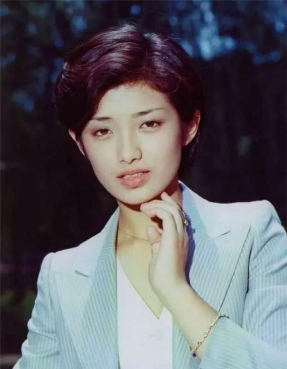 山口百惠的人生选择与归路的启示,山口百惠退出演艺圈的生活方式