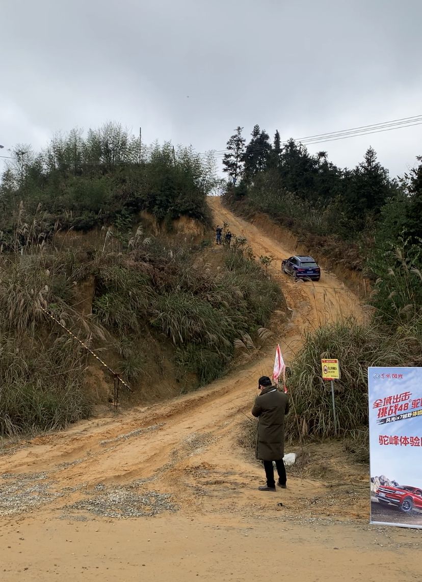 汉兰达过驼峰,丰田汉兰达爬45坡可以吗