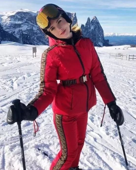都穿什么牌子滑雪服,哪个牌子的滑雪服最好看