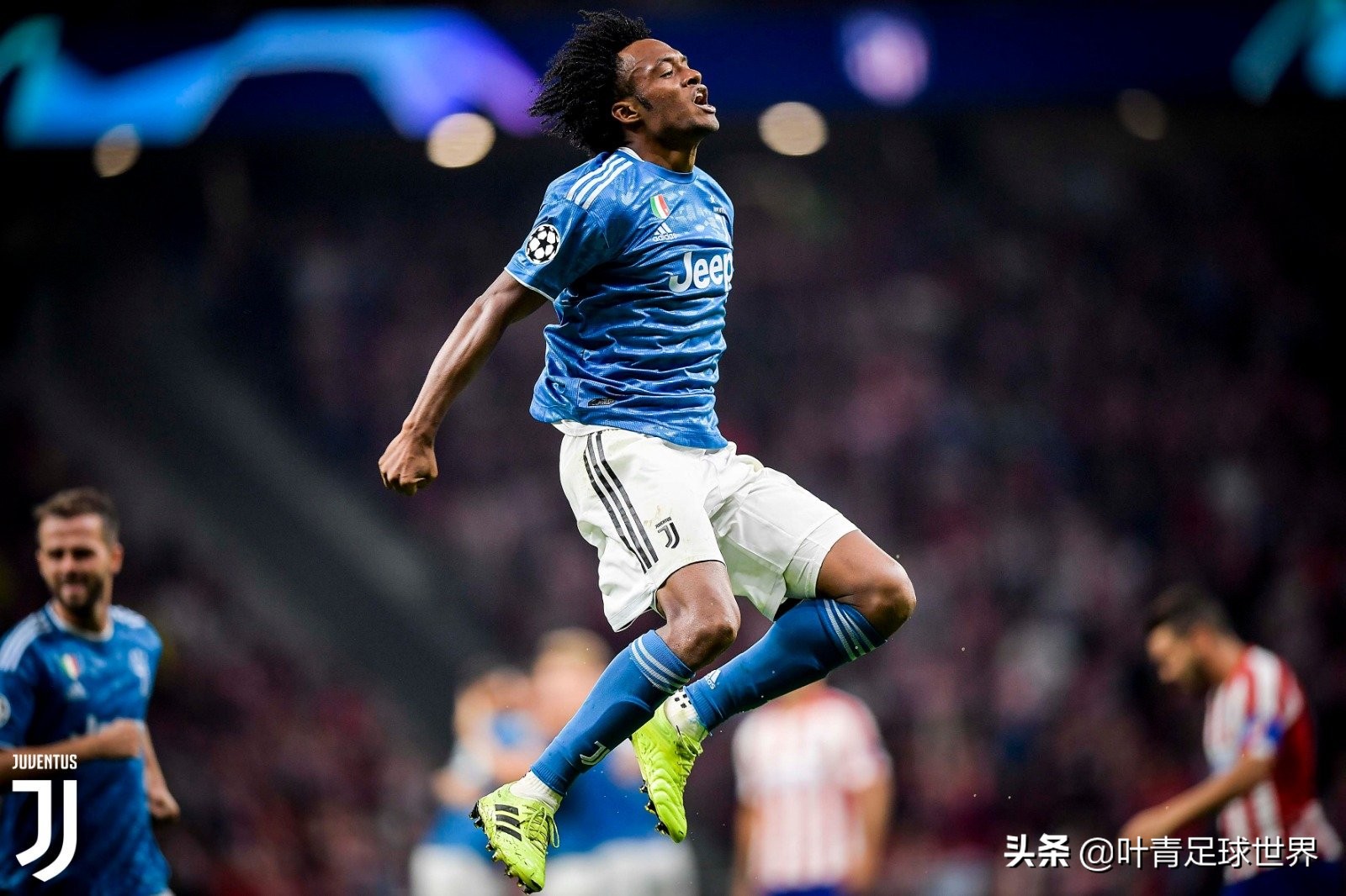 C罗疯狂表演：第94分钟单挑6人险绝杀！霸气手势回击满场嘘声