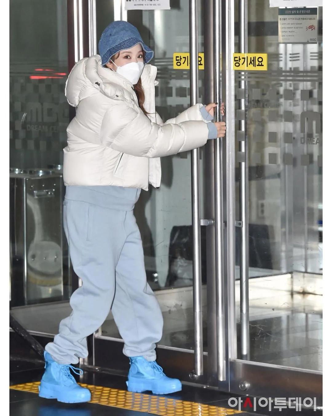 jennie穿搭冬香奈儿,求jennie同款衣服