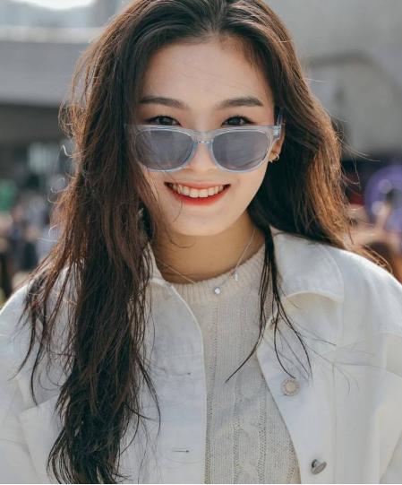 韩流风又起来了，短款夹克+卷边牛仔裤，帅气得不行，第5套更好看