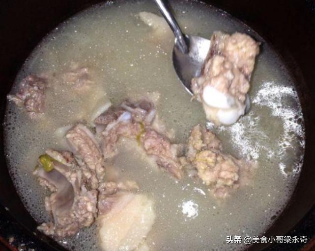 排骨焯水后为啥又老又柴？大厨教你炖排骨的正确做法，不学就亏了