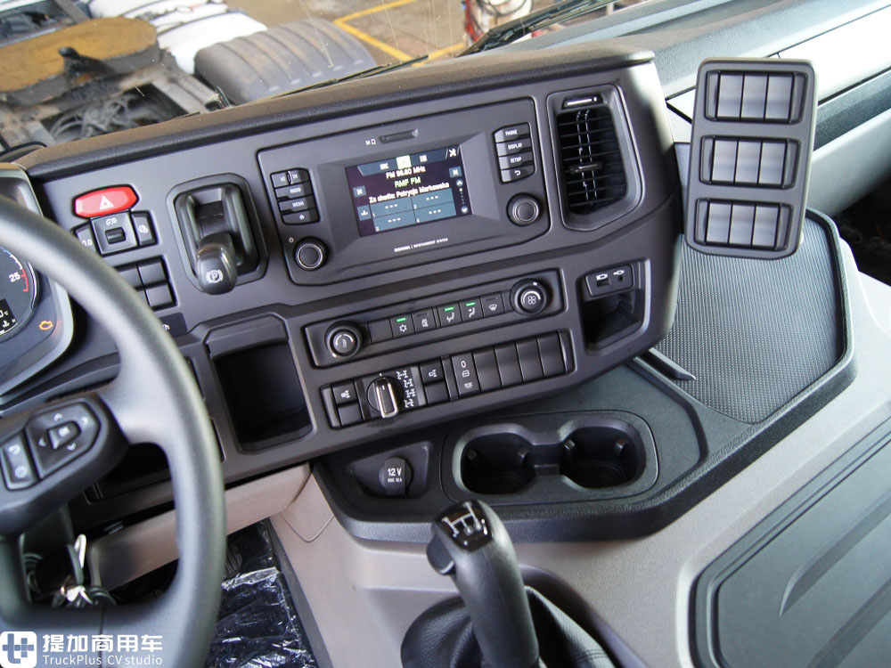 8x8斯堪尼亚,8x8是几驱