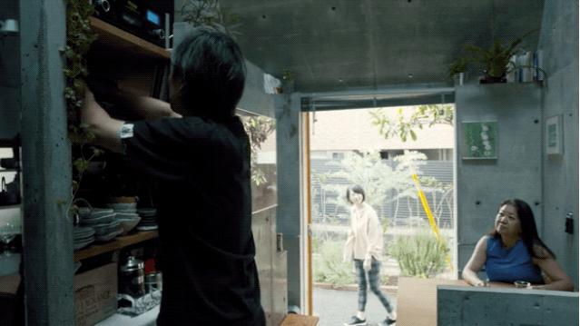 耗资80万建造豪宅出租给退休夫妇,她用14年建400平米花园