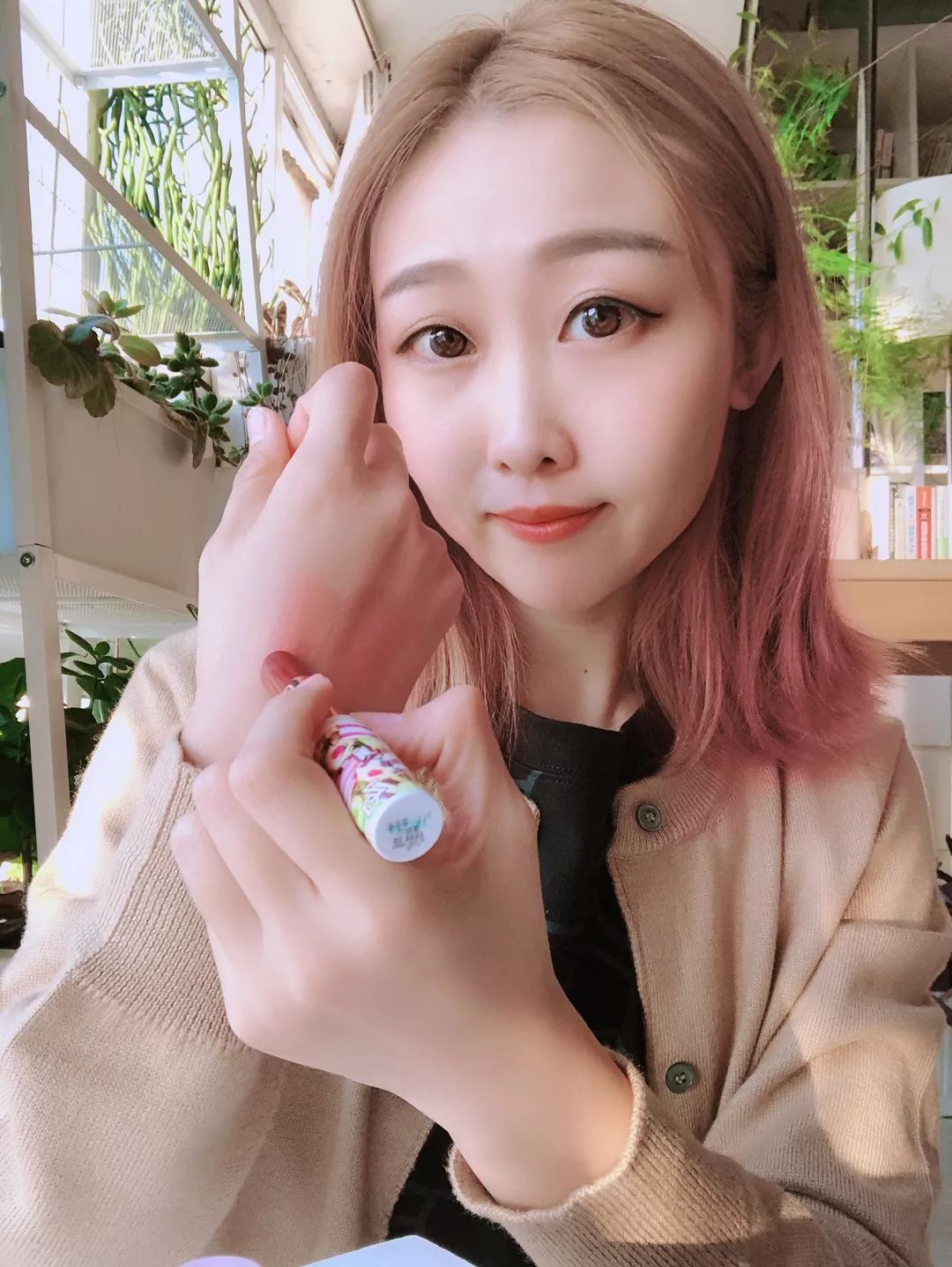 朋友圈精致生活却一地鸡毛,精致朋友圈背后的真实故事