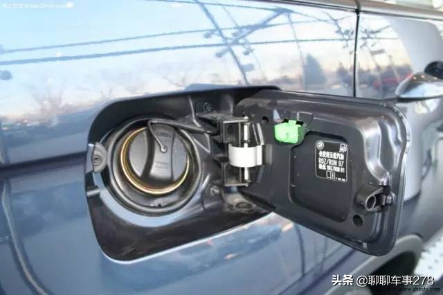 油箱盖打不开有什么妙招,汽车油箱盖打不开了一招就能解决