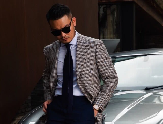 定制西装和成品西装怎么选择,定制西装与买的西装有啥区别