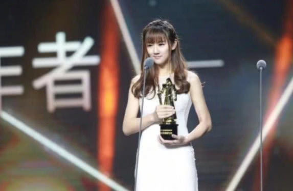 LOL过气一姐又多惨？沦为在线陪玩被嫌贵，收费是死亡宣告几倍