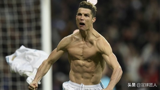 王者之心!34岁C罗晒完美肌肉U19国足小将却有啤酒肚+赘肉