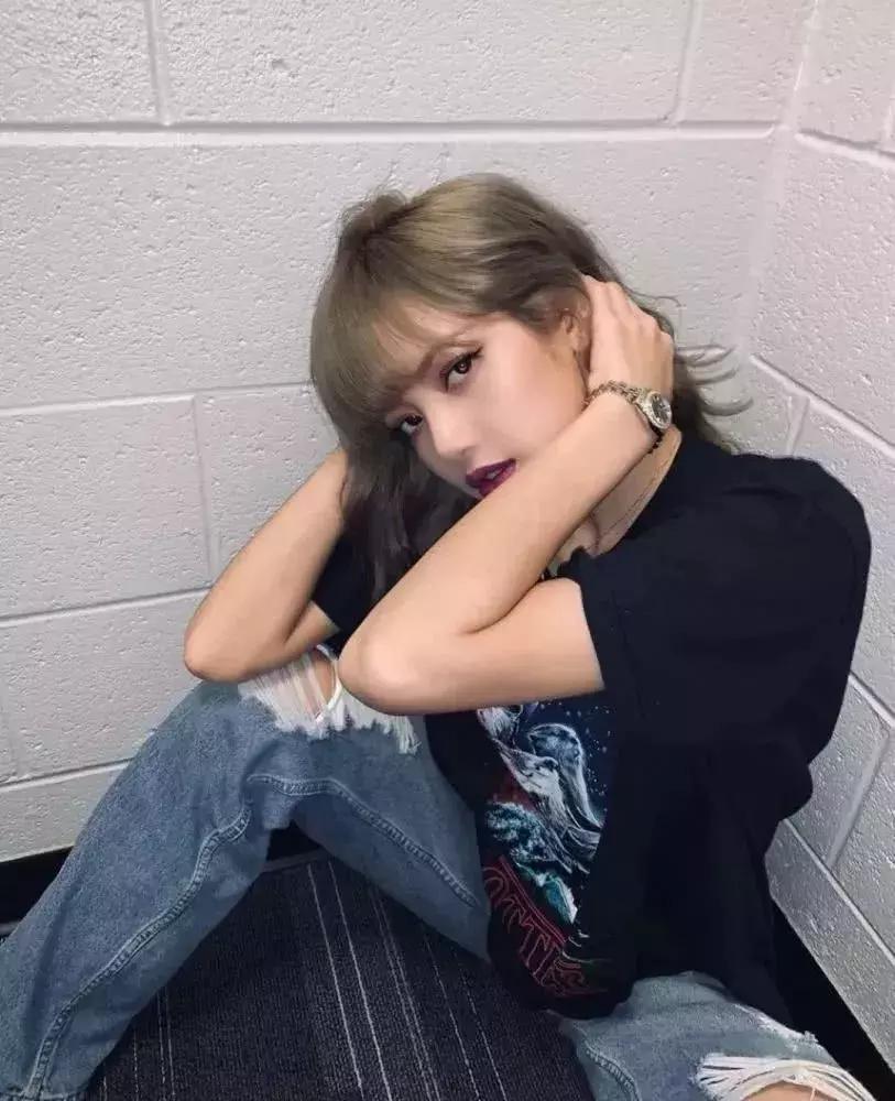 人间芭比lisa安利这个甜酷的女孩,人间芭比lisa穿高跟鞋