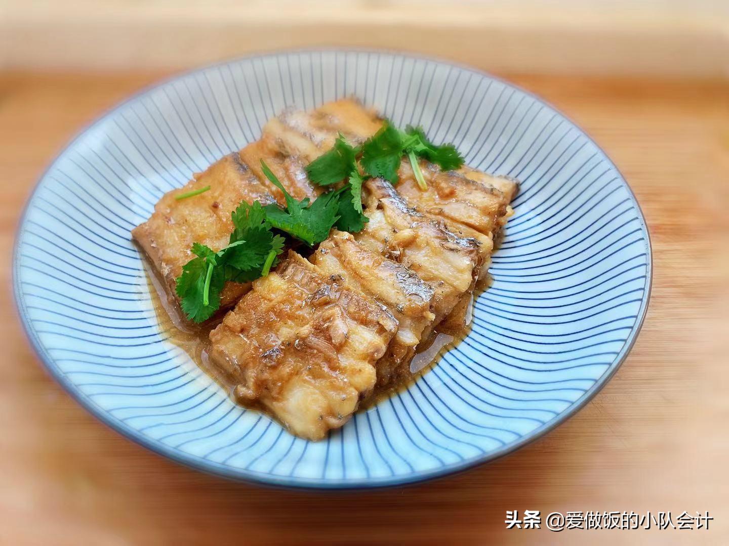 冷冻带鱼表面的白鳞需要去除吗,带鱼表面的白鳞越白营养越好吗