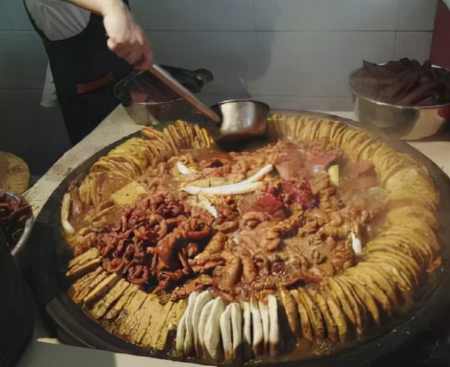 现在吃碗卤煮这么大罪过？竟和裹脚、黑奴挂钩了？北京人真难