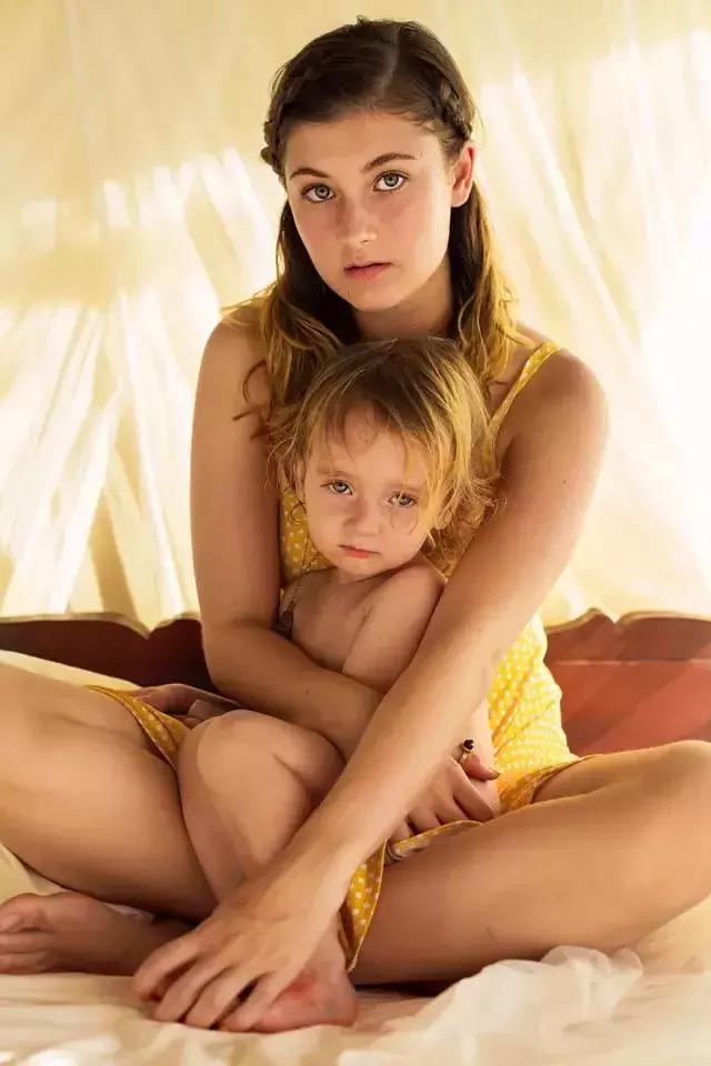 一个普通的上班族起早贪黑,一个打工人四处奔波