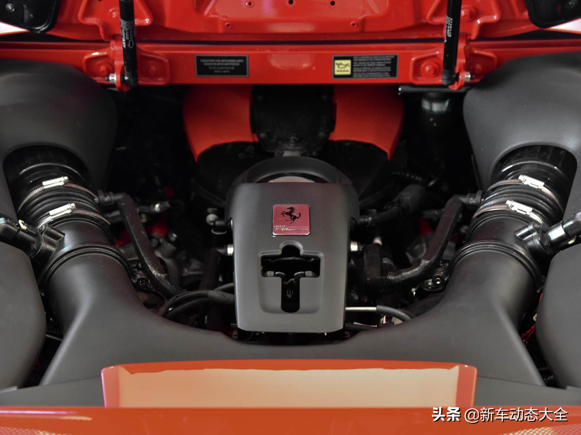 法拉利最帅车型f8硬顶敞篷,法拉利f8spidertailormade落地价