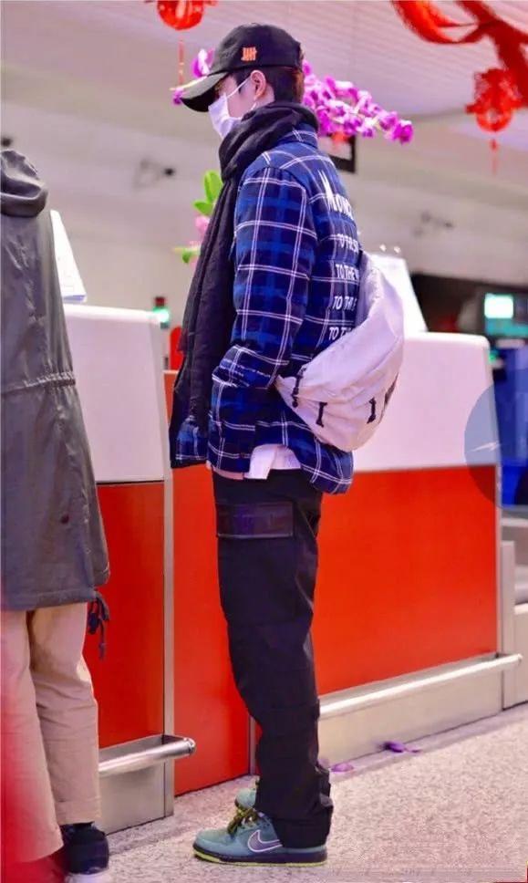 王一博耐克斜挎包内部细节图,王一博耐克斜挎包怎么洗