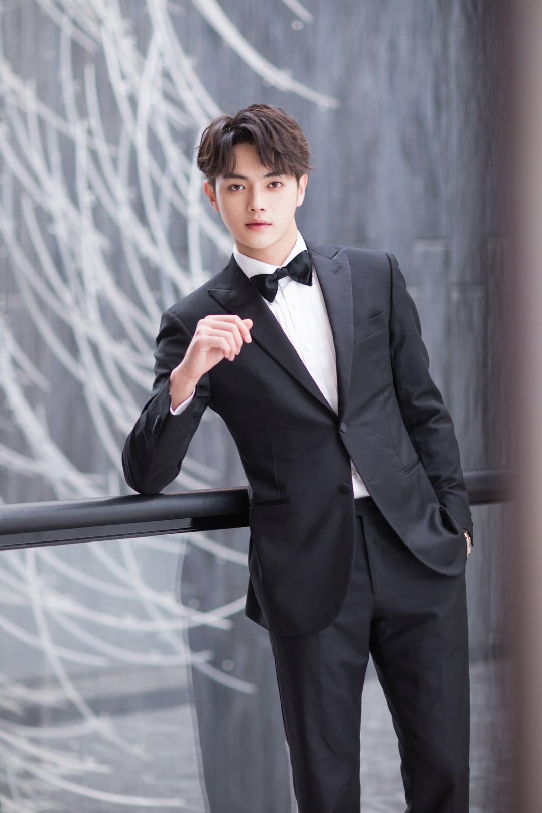 王俊凯蝴蝶结西装,王俊凯西装穿搭风格