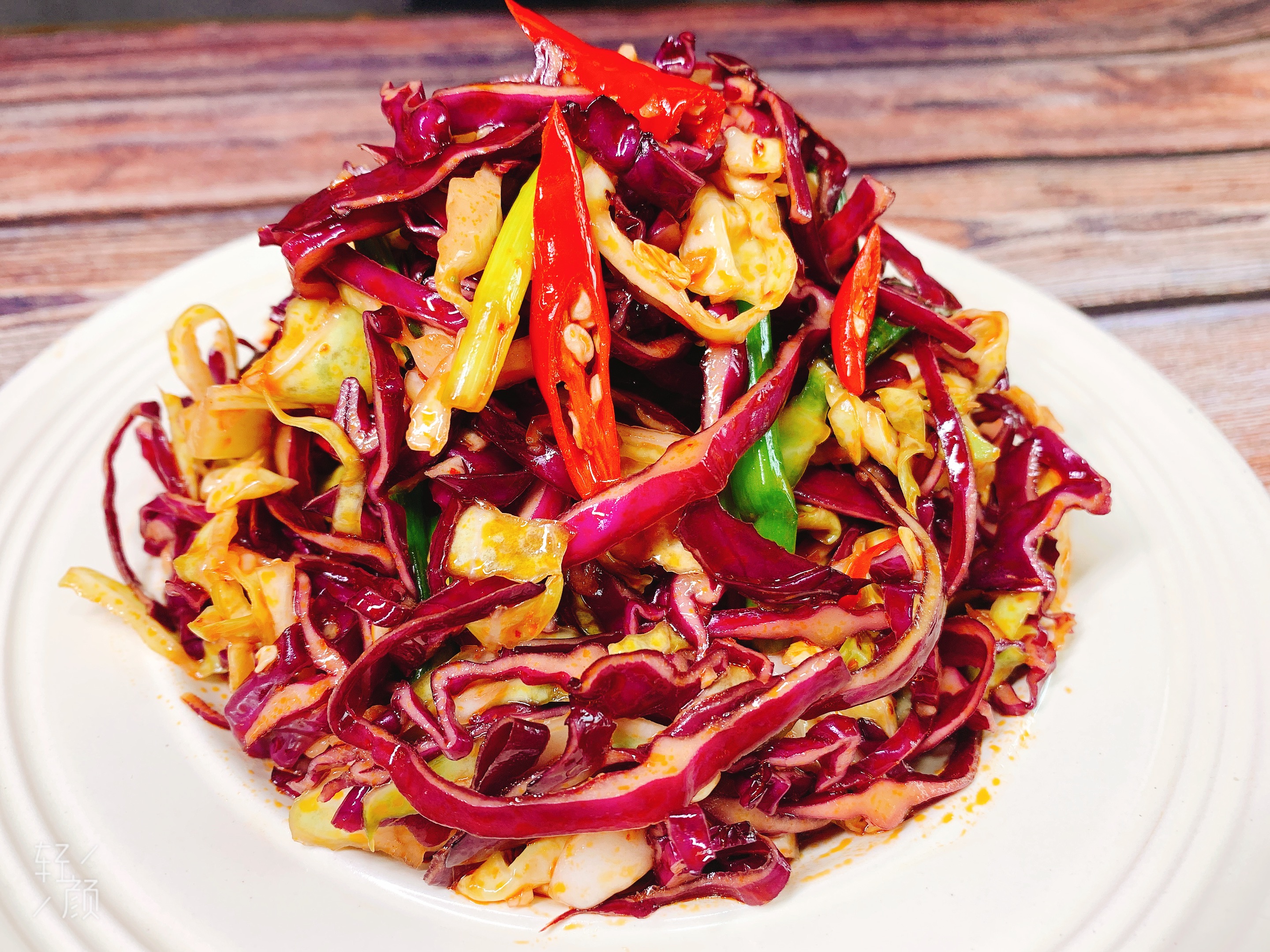 包菜怎么炒好吃不放肉不放红辣椒,包菜炒五花肉好吃还是回锅肉好吃