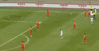 韦世豪踢足球视频发脾气,韦世豪踢球故意踢人