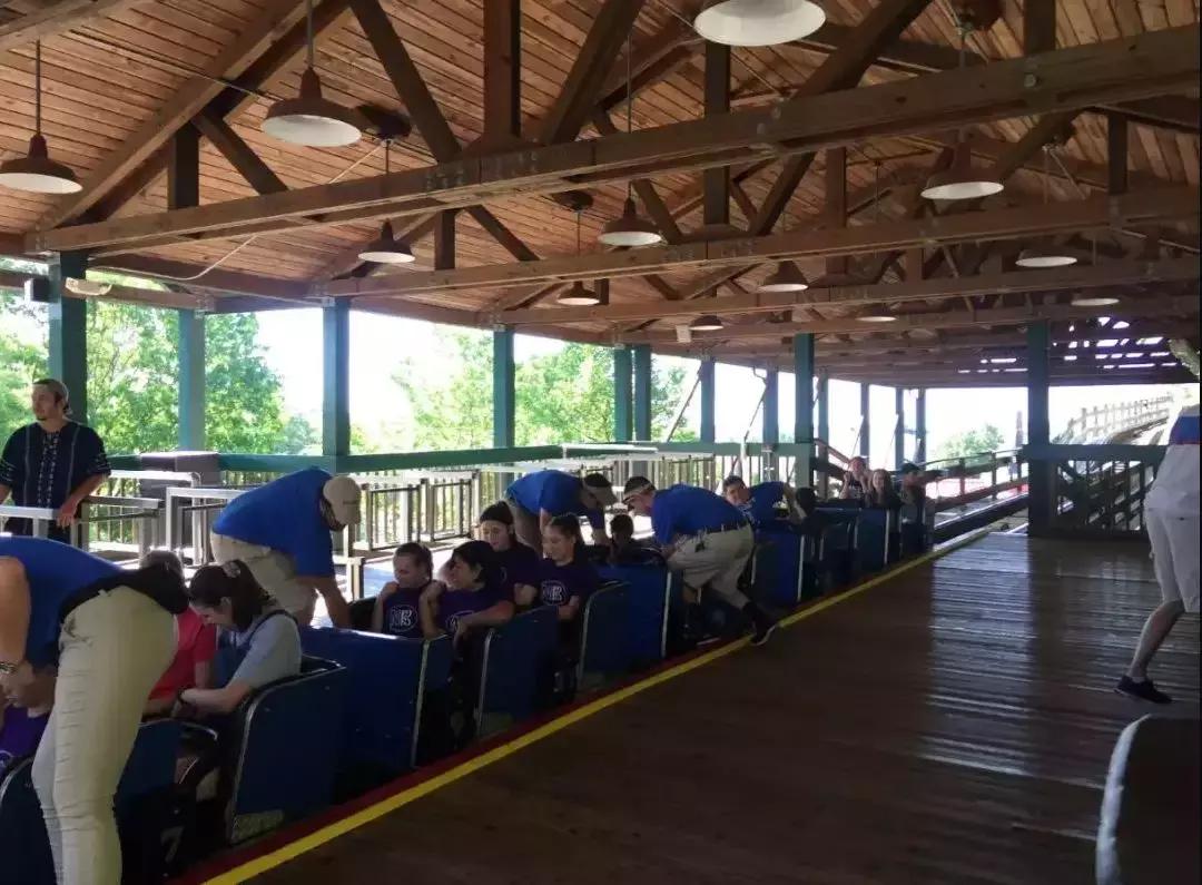 游乐场上班是什么体验,游乐园工作怎么样