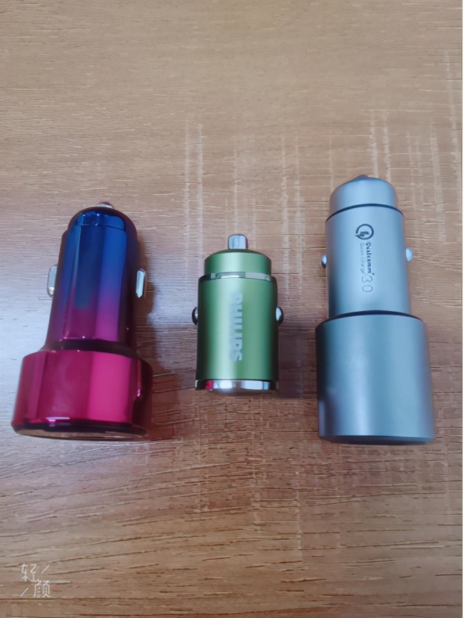 绿联和飞利浦的车载充电器哪个好,飞利浦车载充电器质量怎么样