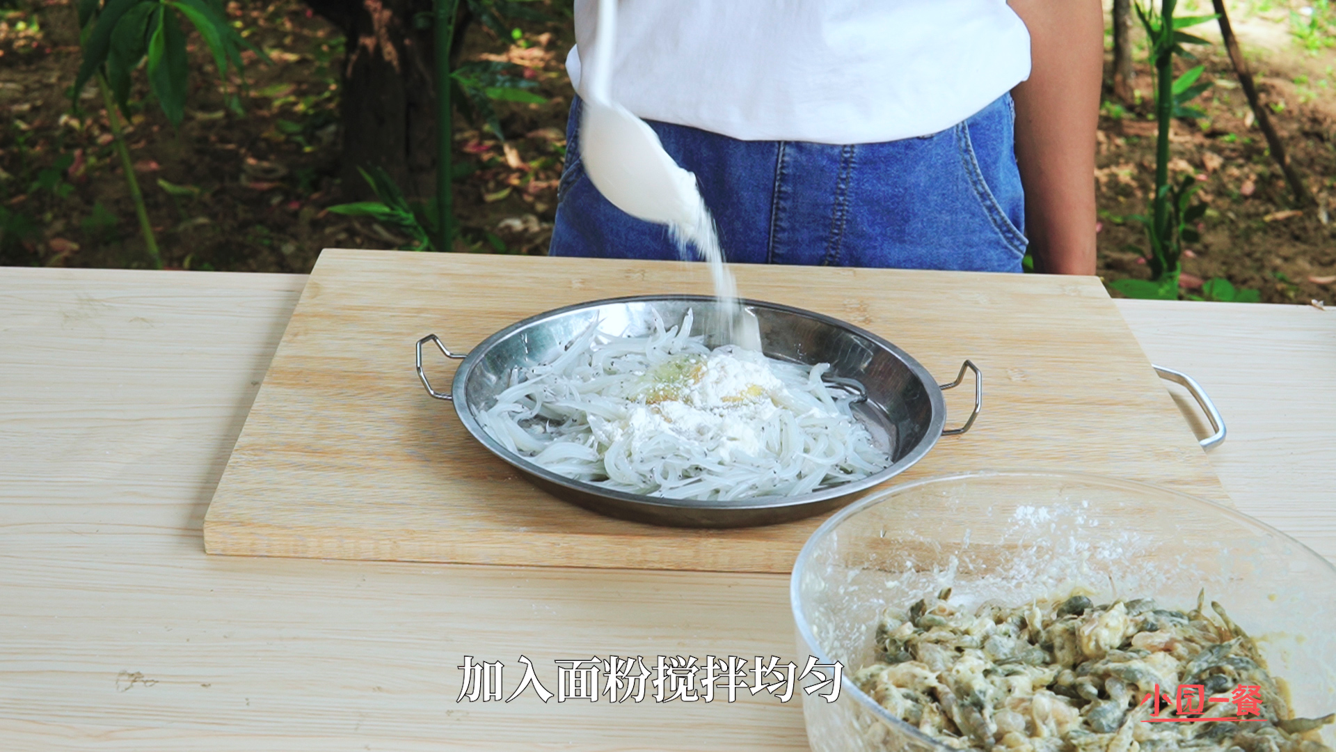 淅川县特色美食炸河虾银鱼,油炸小鱼虾怎么做好吃
