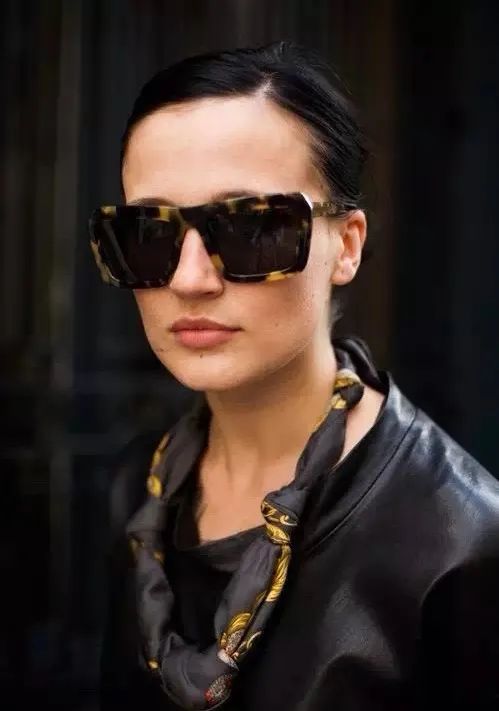 时尚多功能丝巾怎么穿好看,春夏丝巾时髦精系法