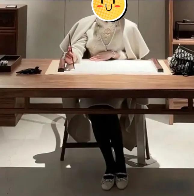 央视出手封杀！穿吊带逛寺庙，礼佛露大腿，这群“佛媛”简直疯了