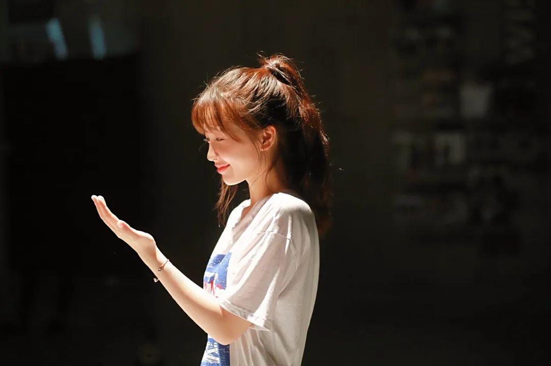 所有女生！帮你扒了10位女明星的*服私**，520照着穿就对啦