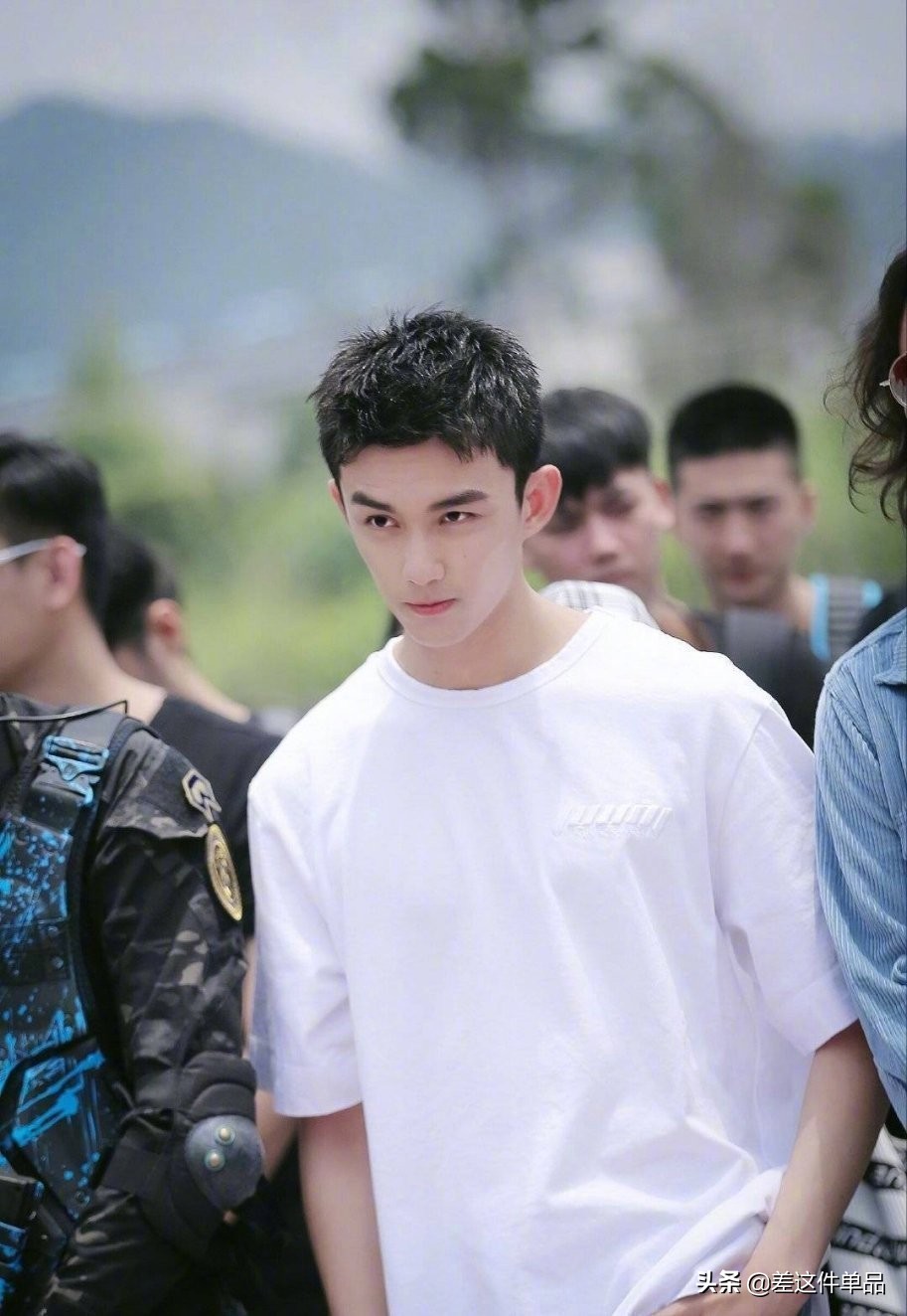 肖战吴磊衣品,肖战易烊千玺衣品