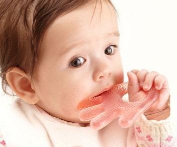 宝宝爱咬上嘴唇如何纠正,小孩喜欢咬嘴唇睡觉变龅牙